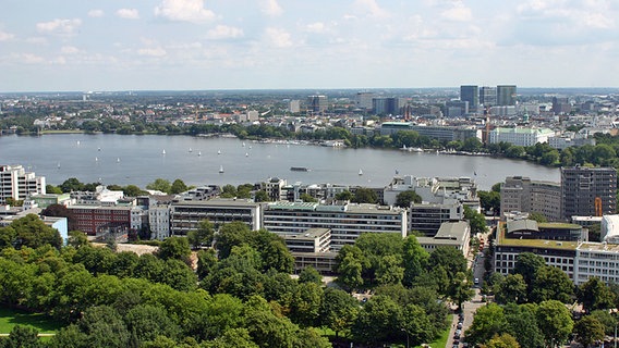 Luftaufnahme von der Außenalster in Hamburg. © NDR Foto: Heiko Block