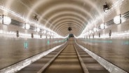 Der Alte Elbtunnel in Hamburg. © picture alliance /ABBfoto 