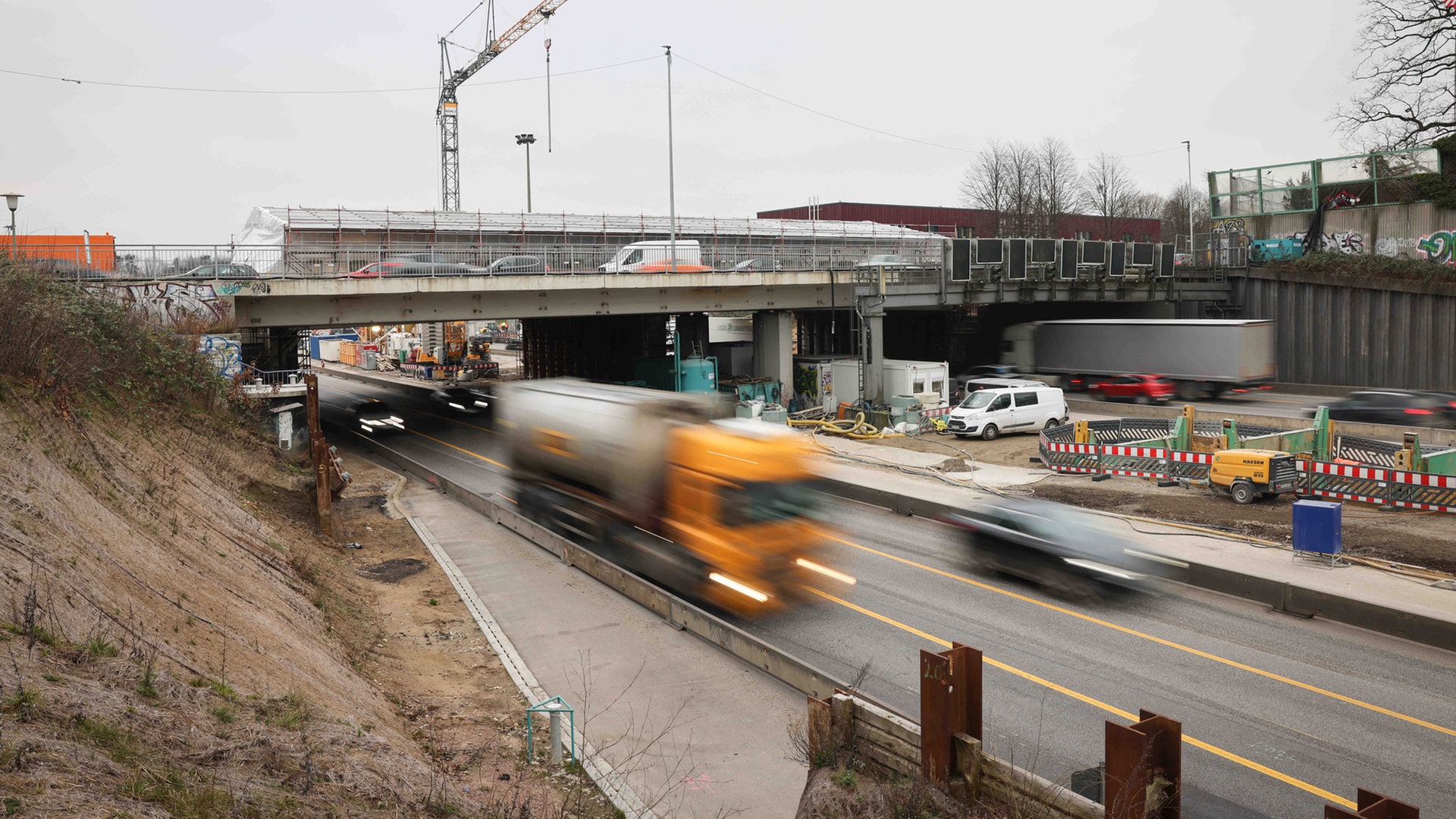 A7 in Hamburg: Am Sonnabend weniger Spuren wegen Bauarbeiten