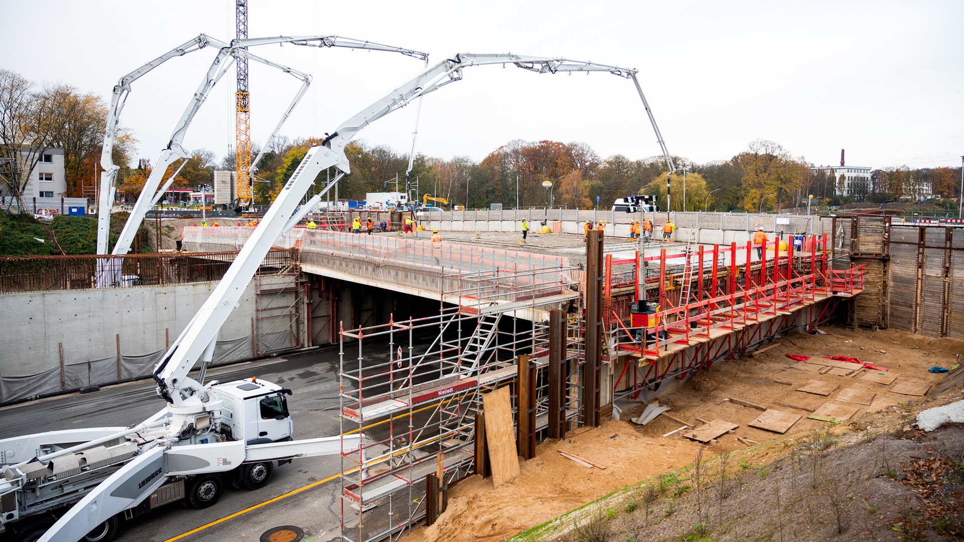 A7-Sperrung wegen Bauarbeiten für Lärmschutztunnel in Altona