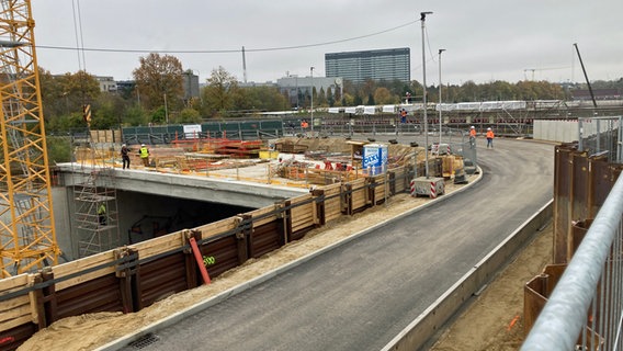 Die provisorische Auffahrt der Autobahn A7 in Hamburg-Bahrenfeld © NDR Foto: Reinhard Postelt