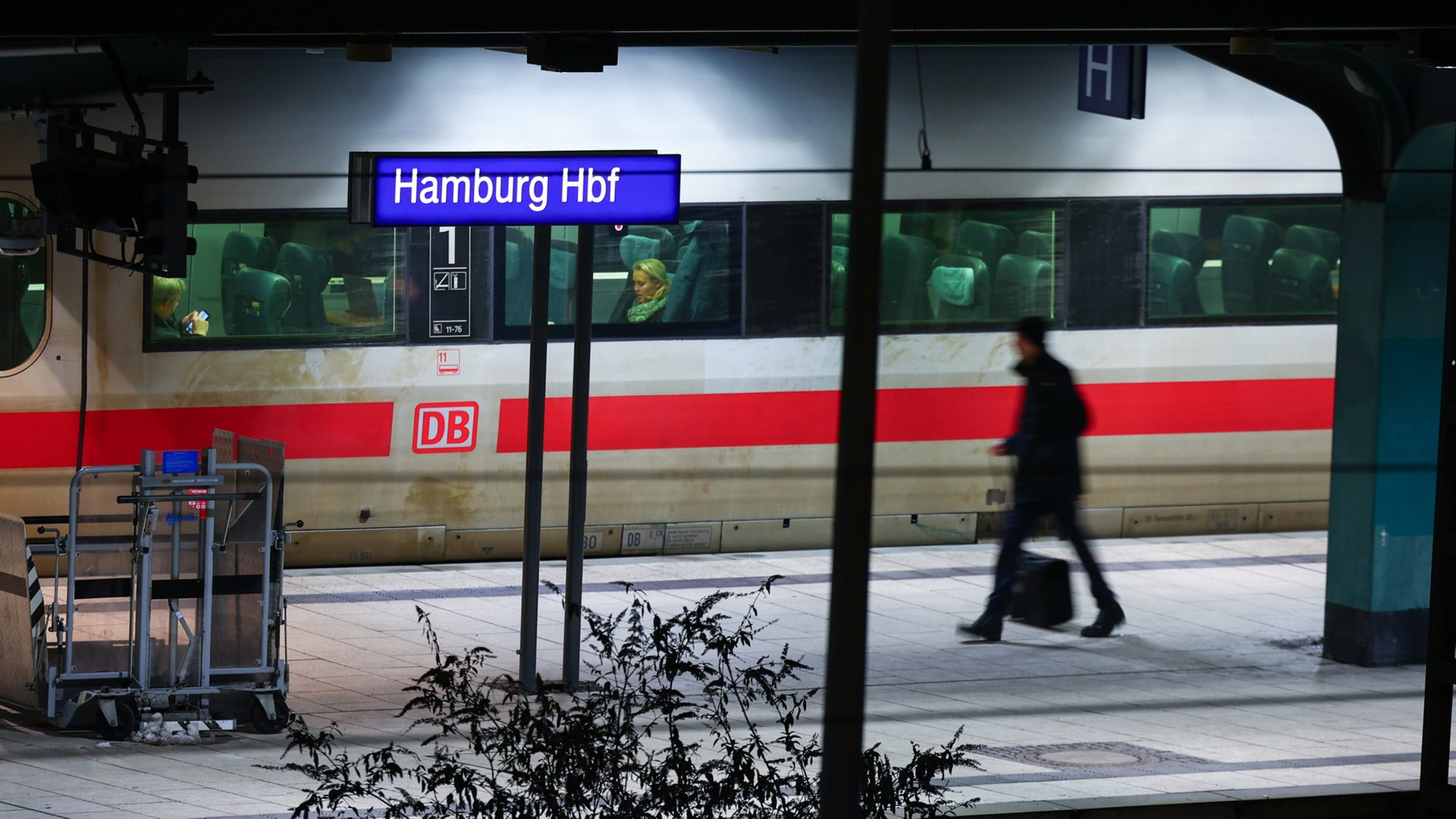 Bahnverkehr in Hamburg normalisiert sich nach Warnstreik