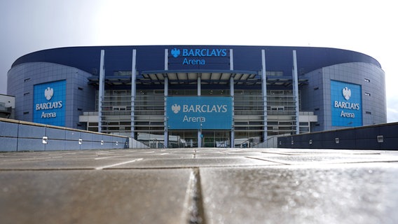 Blick auf den Eingang der Barclays Arena in Hamburg © picture alliance/dpa Foto: Marcus Brandt