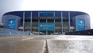 Blick auf den Eingang der Barclays Arena in Hamburg © picture alliance/dpa Foto: Marcus Brandt