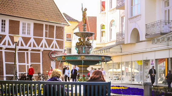 Sievers-Brunnen und Kaiser-Wilhelm-Platz im Hamburger Stadtteil Bergedorf. © picture alliance / Bildagentur-online/Ohde 