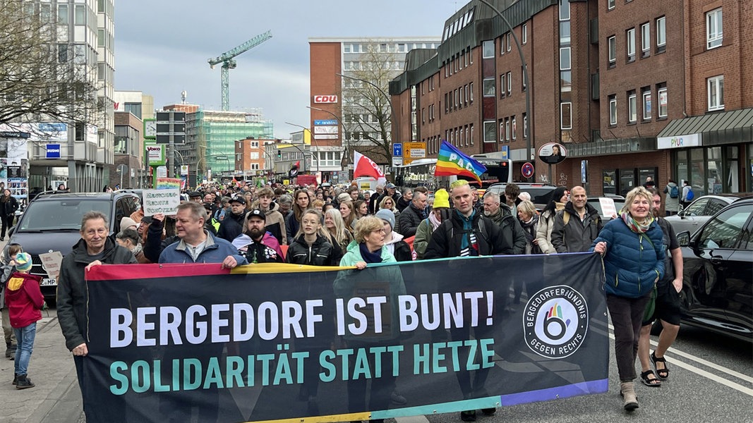 Eine Demonstration gegen Rechtsextremismus in Hamburg-Bergedorf.