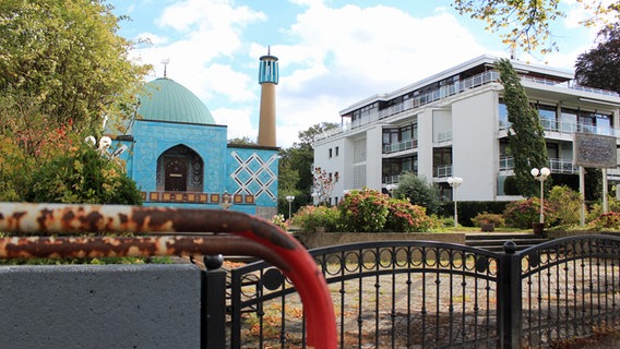 Die blaue Moschee (Imam-Ali-Moschee) an der Hamburger Außenalster. © NDR Foto: Carolin Fromm