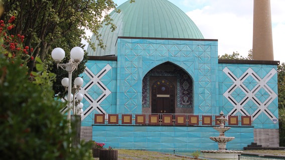 Die blaue Moschee (Imam-Ali-Moschee) an der Hamburger Außenalster. © NDR Foto: Carolin Fromm