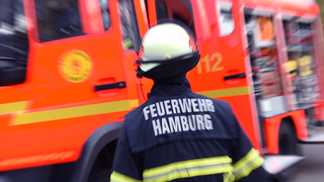 Brand in Hamburg-Heimfeld: Feuerwehr warnt vor Rauch