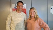 FC St. Pauli-Trainer Alexander Blessin zu Gast im "Sportplatz Hamburg" bei NDR 90,3 und Moderatorin Nicole Steins. © NDR 