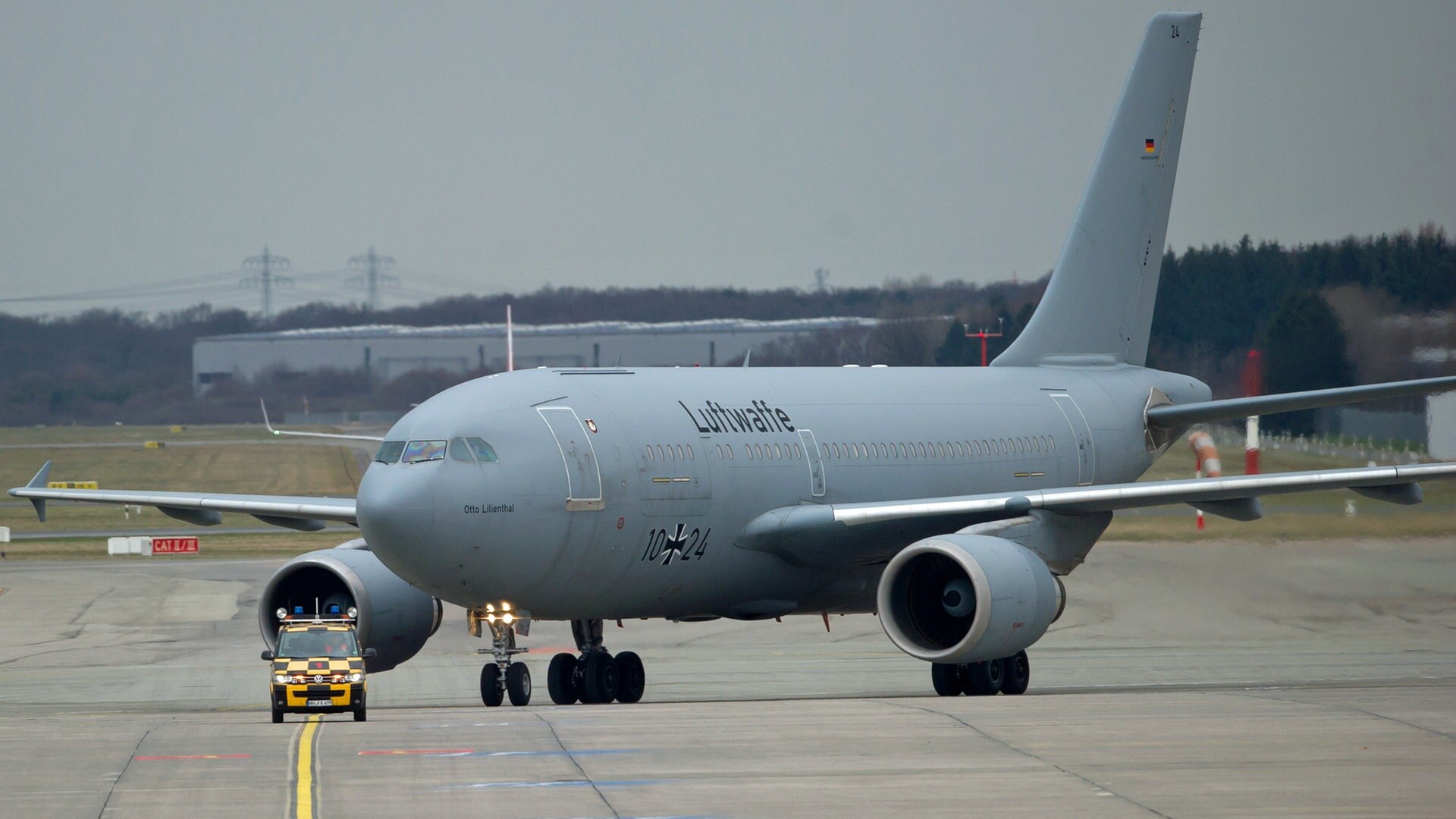 Bundeswehr-Jet mit ukrainischen Verletzten in Hamburg gelandet