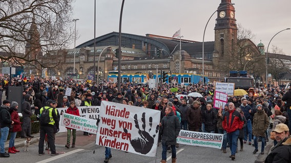 nach corona demos hamburg will offenbar regeln verscharfen ndr de nachrichten hamburg