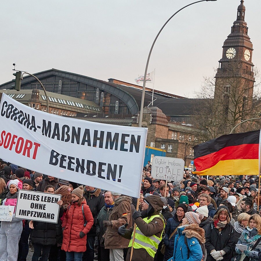 nach corona demos hamburg will offenbar regeln verscharfen ndr de nachrichten hamburg