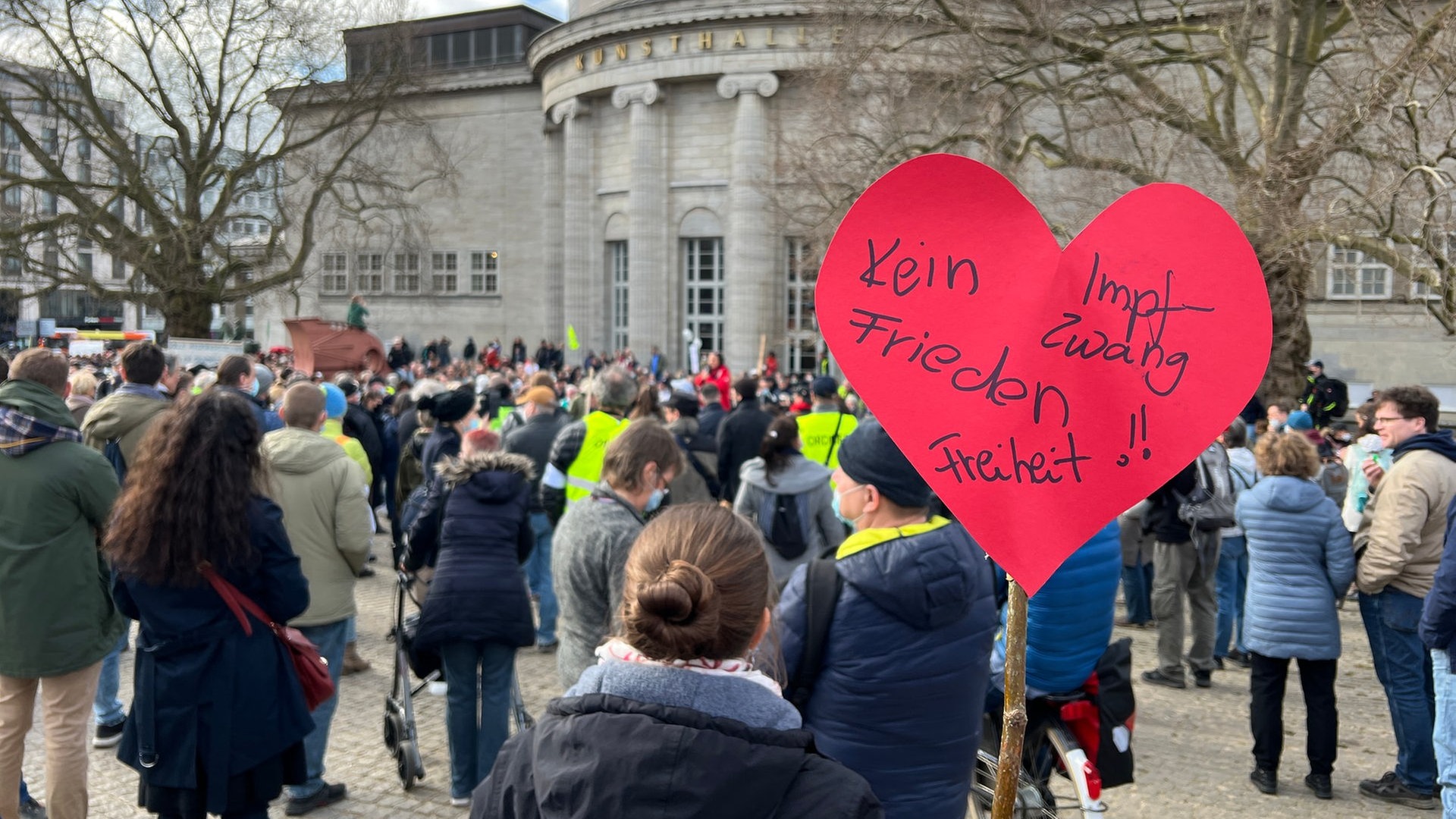 Kritiker der Corona-Regeln demonstrieren in Hamburg