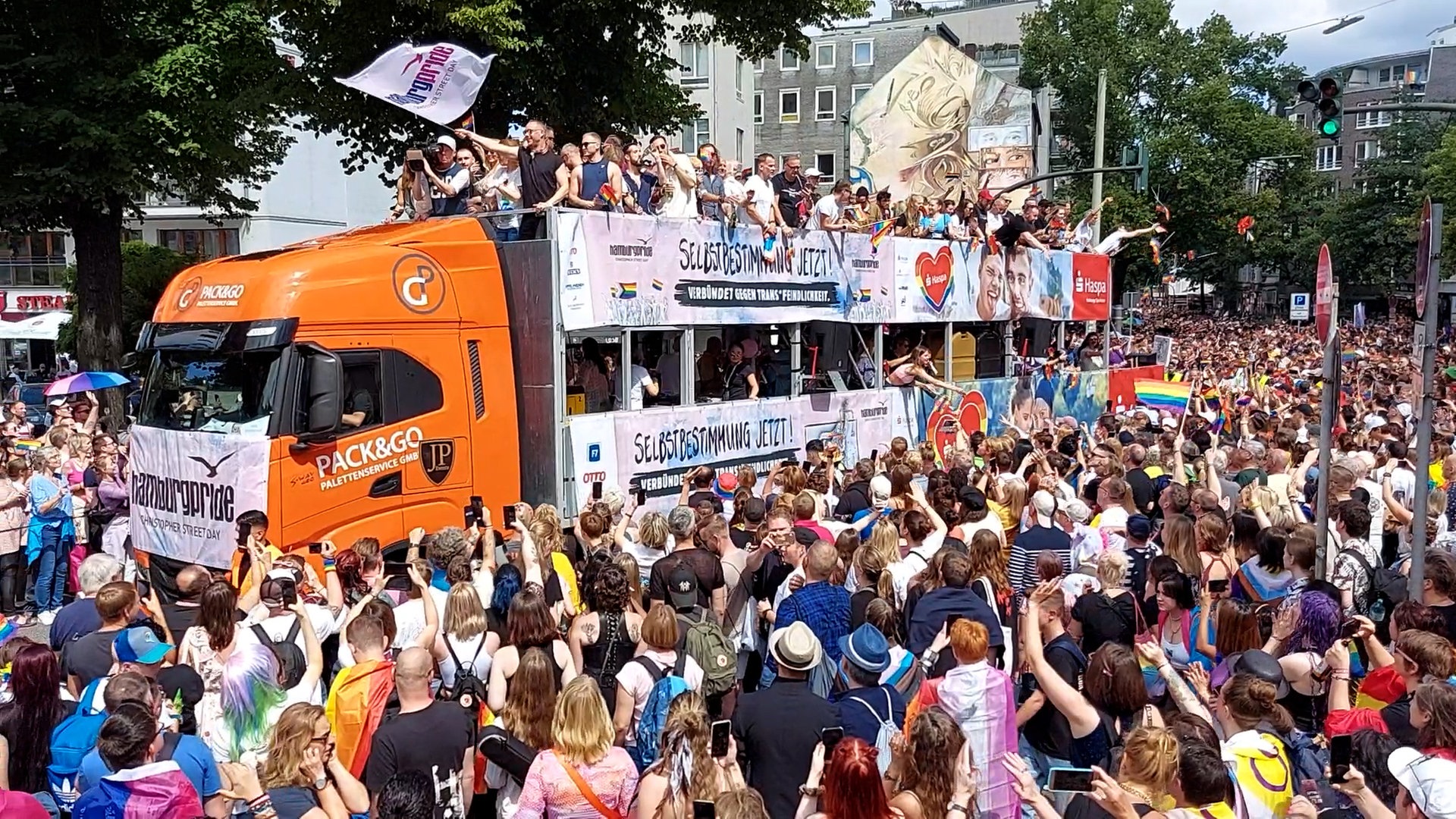 Mehr als 200.000 Menschen bei CSD-Demo in Hamburg