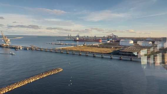 Der Hafen der polnischen Stadt Danzig. Er soll ausgebaut werden. © NDR Foto: Dietrich Lehmann