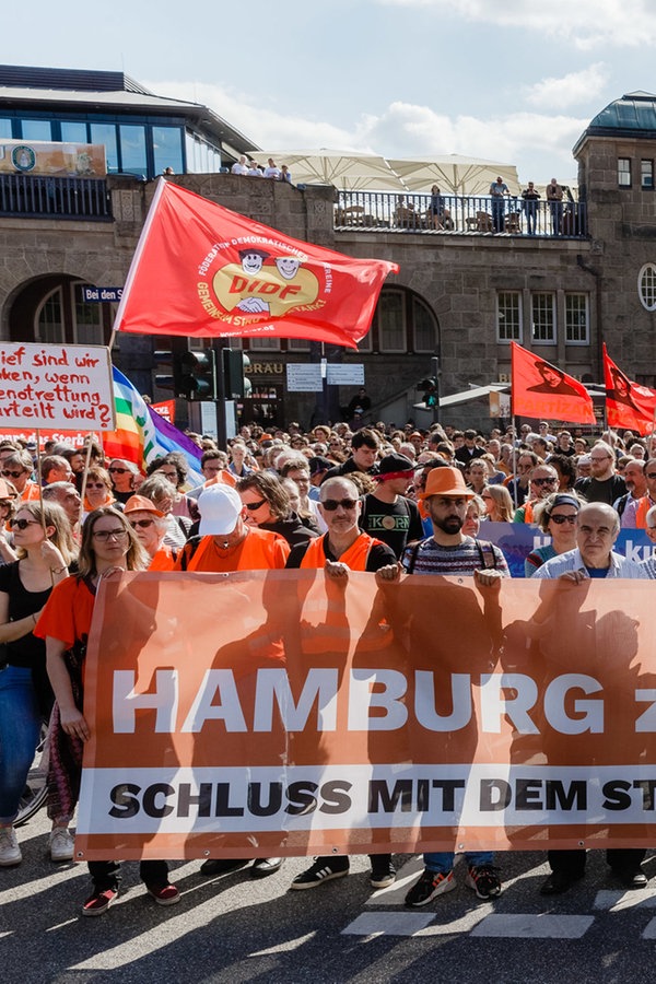 Tausende Demonstrieren Für Seenotrettung | NDR.de - Nachrichten - Hamburg