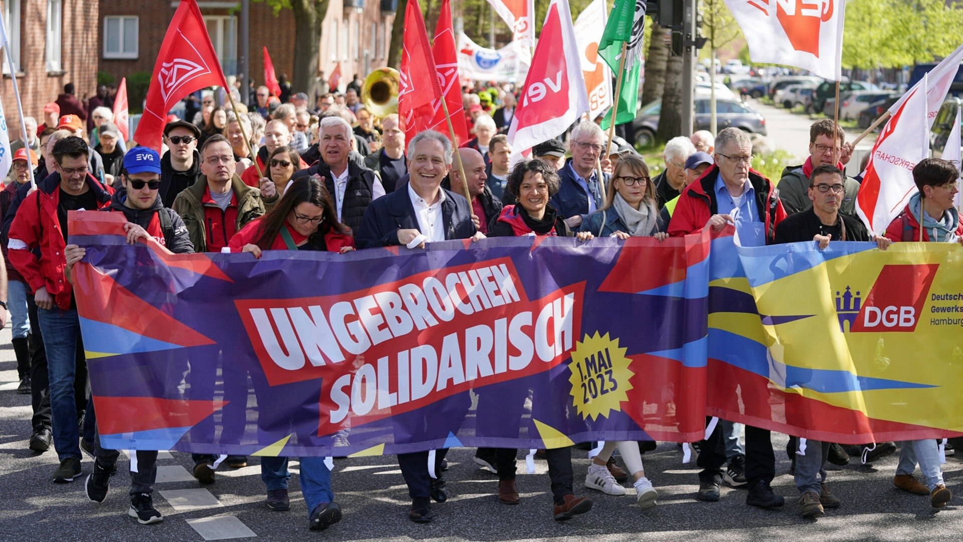 Gewerkschaften demonstrieren in Hamburg am Tag der Arbeit