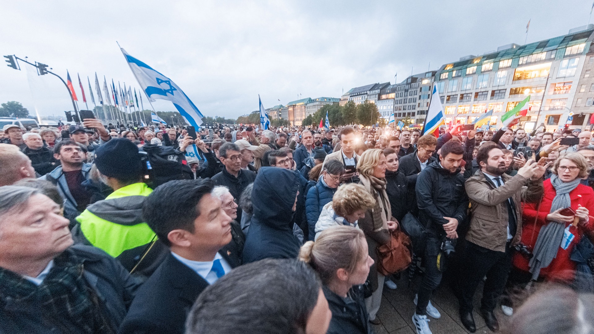 Solidarität mit Israel: Rund 250 Menschen demonstrieren in Hamburg