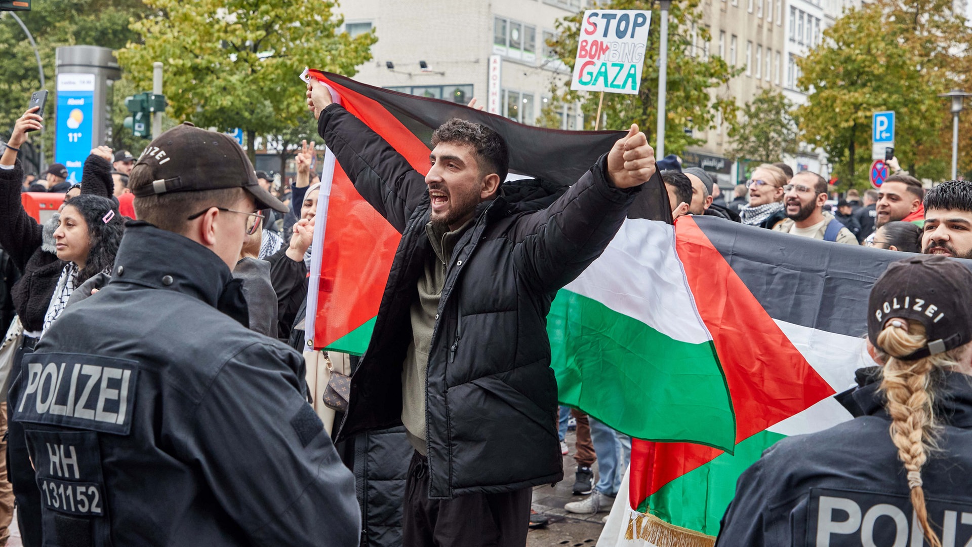 Hamburger Polizei löst Pro-Palästina-Demo in St. Georg auf