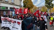 Der Demonstrationszug zieht durch St. Georg. © NDR Foto: Ingmar Schmidt