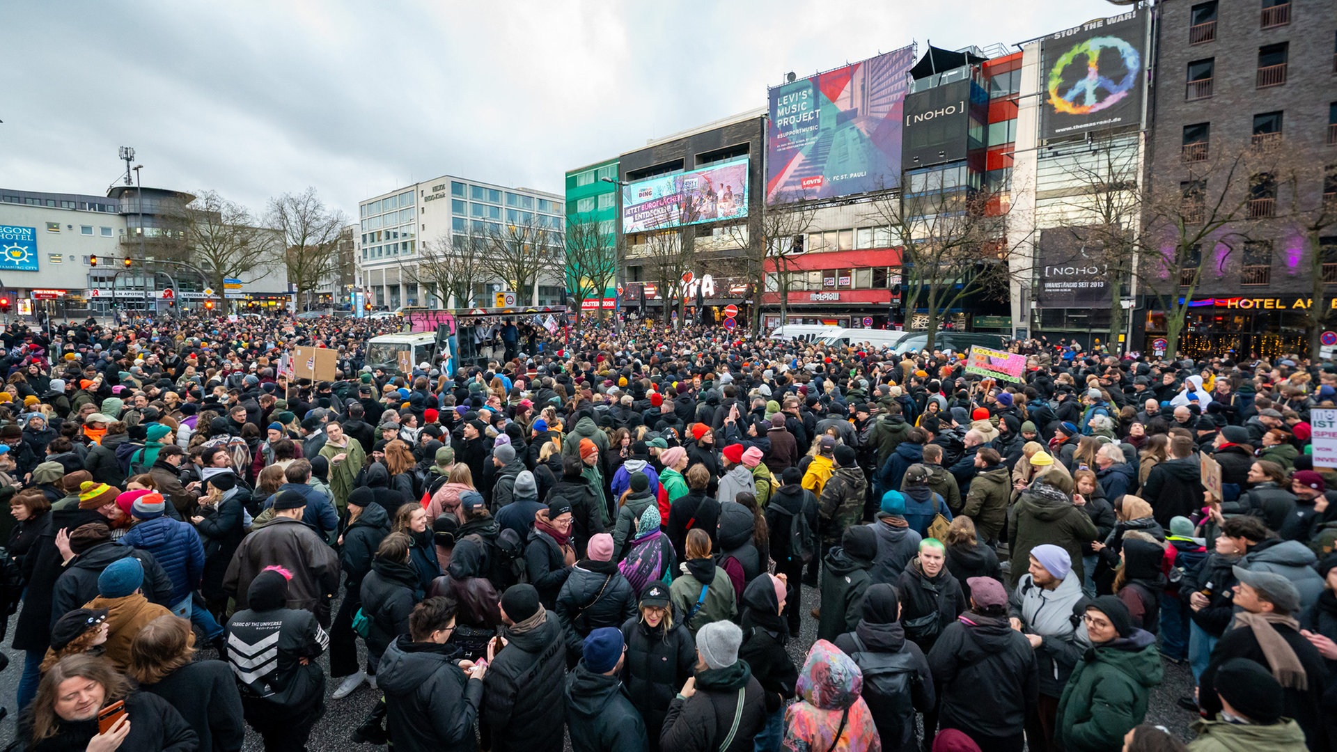 Solidaritäts-Demo gegen die Schließung vom Musikclub „Molotow“