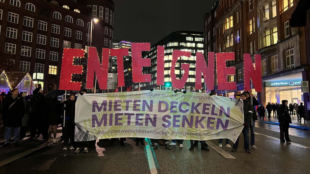 Hunderte Demonstrierende bei Mietendemo in Hamburg