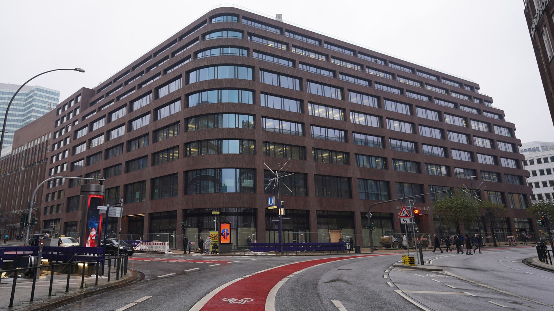 Neues Deutschlandhaus in Hamburg erstrahlt in neuem Glanz