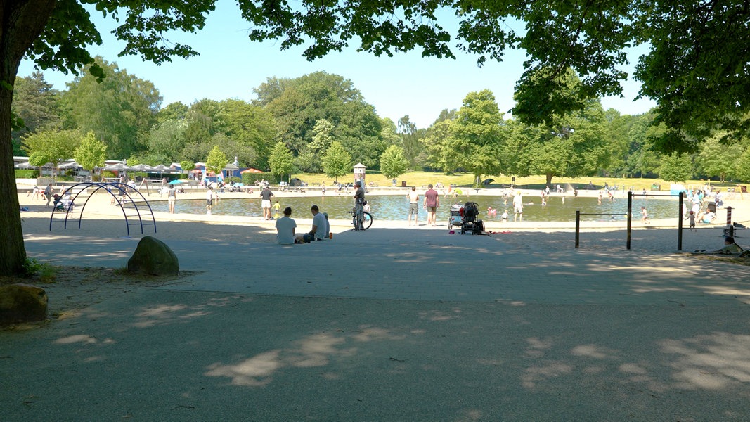 Hamburger Stadtpark: Planschbecken wegen Glasscherben im Wasser gesperrt