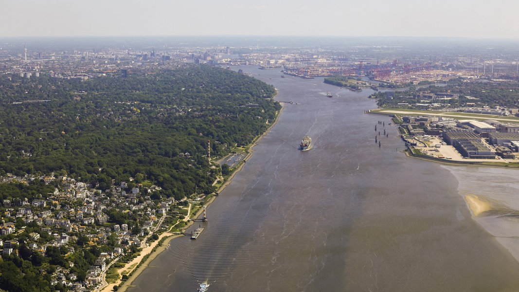 Luftaufnahme der Elbe.