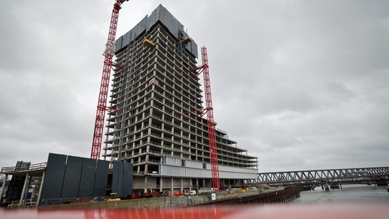 Die stillgelegte Baustelle des Elbtowers in der Hamburger Hafencity © picture alliance/dpa Foto: Christian Charisius