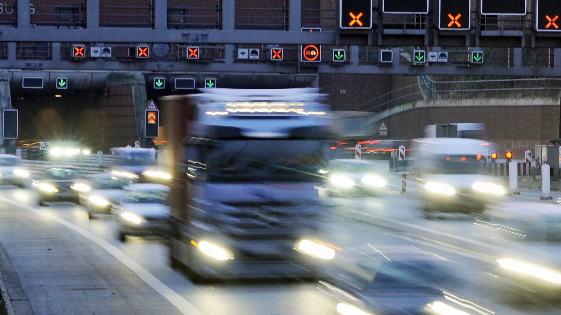 A7 in Hamburg nach Autobrand wieder freigegeben