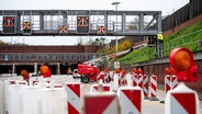 Bauarbeiten auf der Autobahn A7 vor dem Hamburger Elbtunnel. © picture alliance / dpa Foto: Daniel Bockwoldt