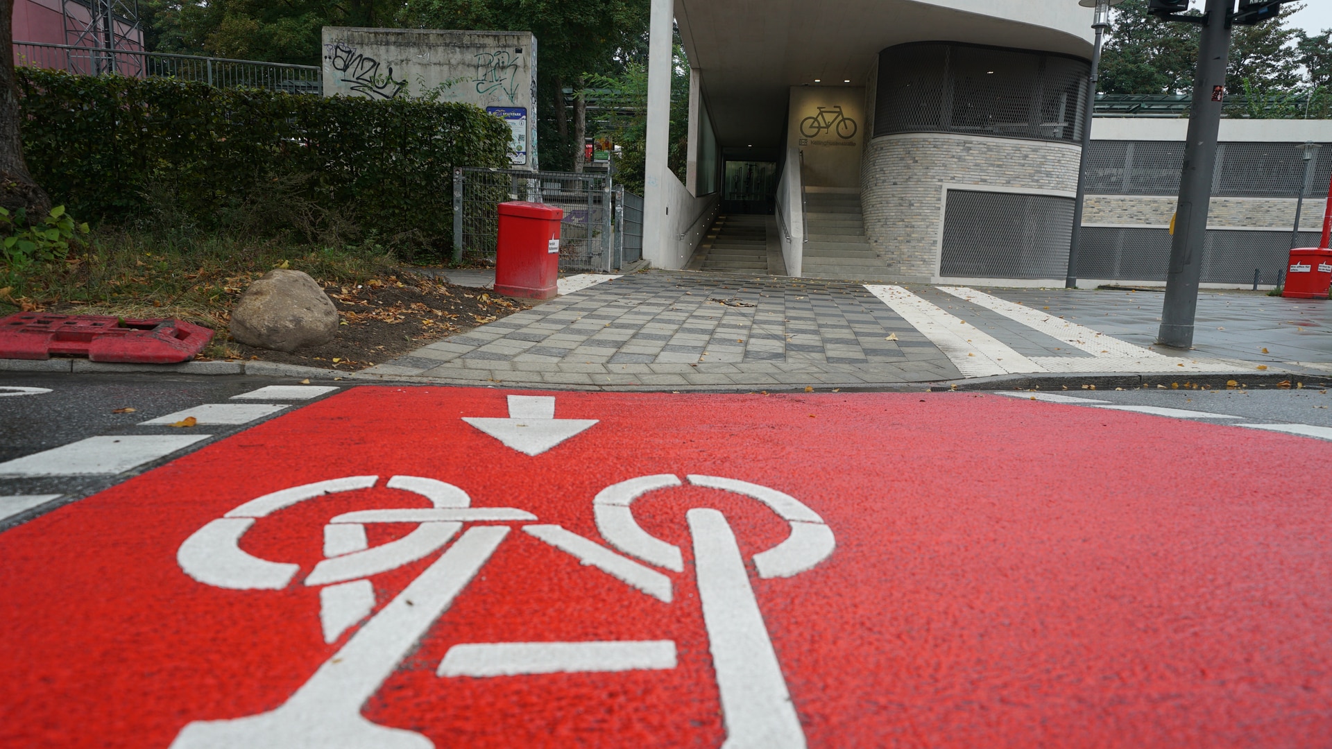 Umstrittenes Fahrradparkhaus in Eppendorf: Zufahrt neu gestaltet