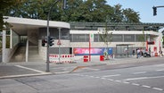 Blick auf das Fahrradparkhaus an der Hamburger U-Bahnstation Kellinghusenstraße. © dpa Foto: Georg Wendt