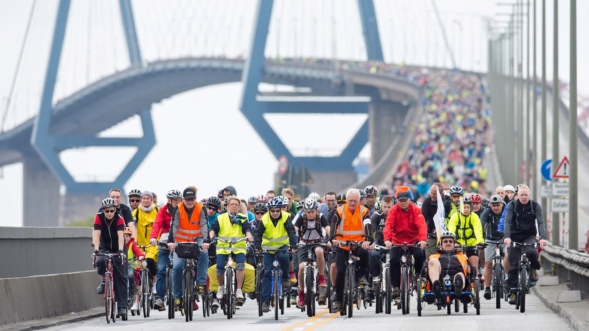 Fahrradsternfahrt heute in Hamburg demonstriert für Verkehrswende