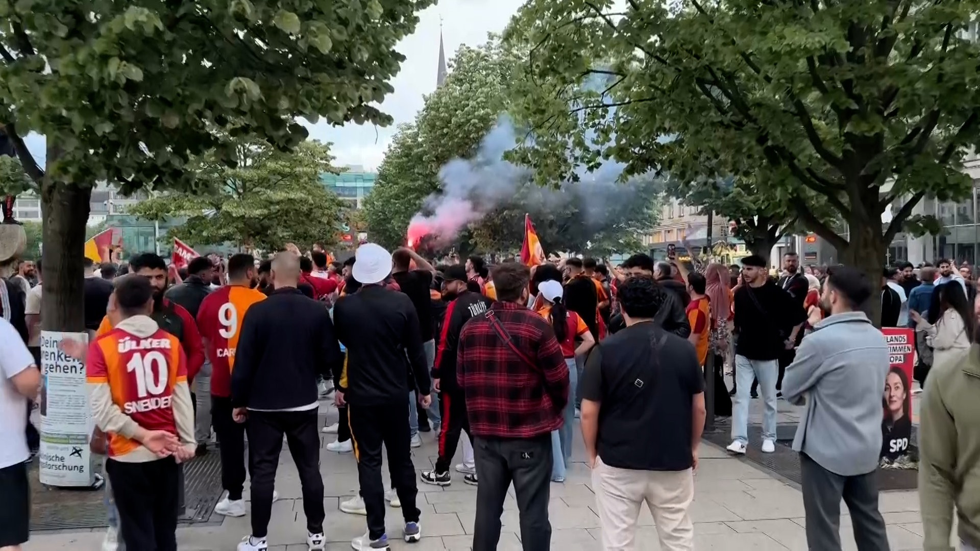 Türkische Fußballfans sorgen für Polizeieinsatz am Jungfernstieg