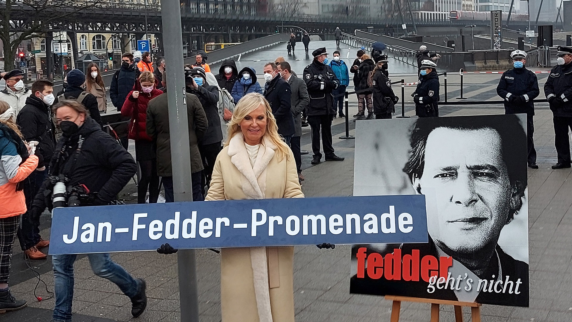 Hamburg hat jetzt eine Jan-Fedder-Promenade am Hafen