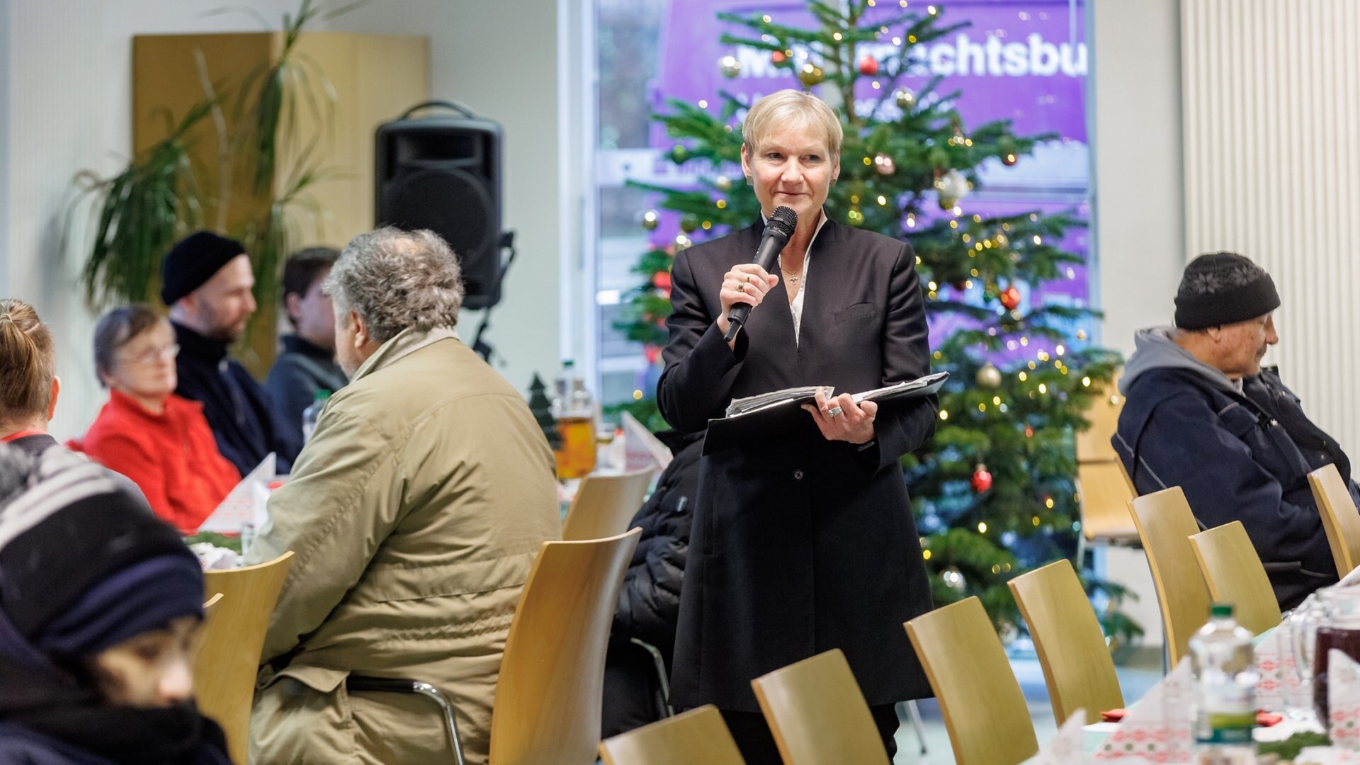 Hamburg: Bischöfin Fehrs besucht Wohnungslose am Heiligabend