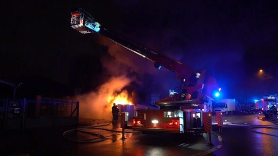 Feuer Beschadigt Lagerhalle In Hamburg Rothenburgsort Ndr De Nachrichten Hamburg