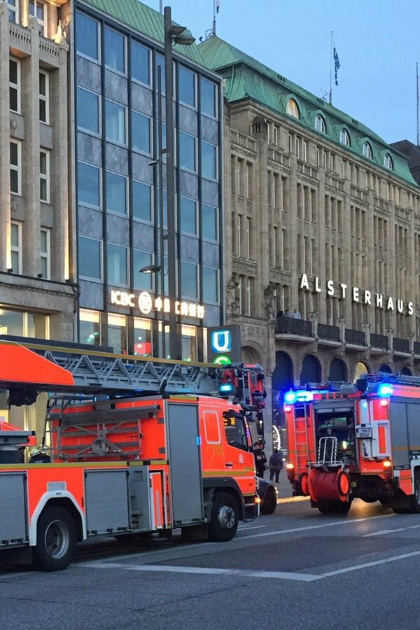 Jungfernstieg Brand legt U und SBahn lahm NDR.de