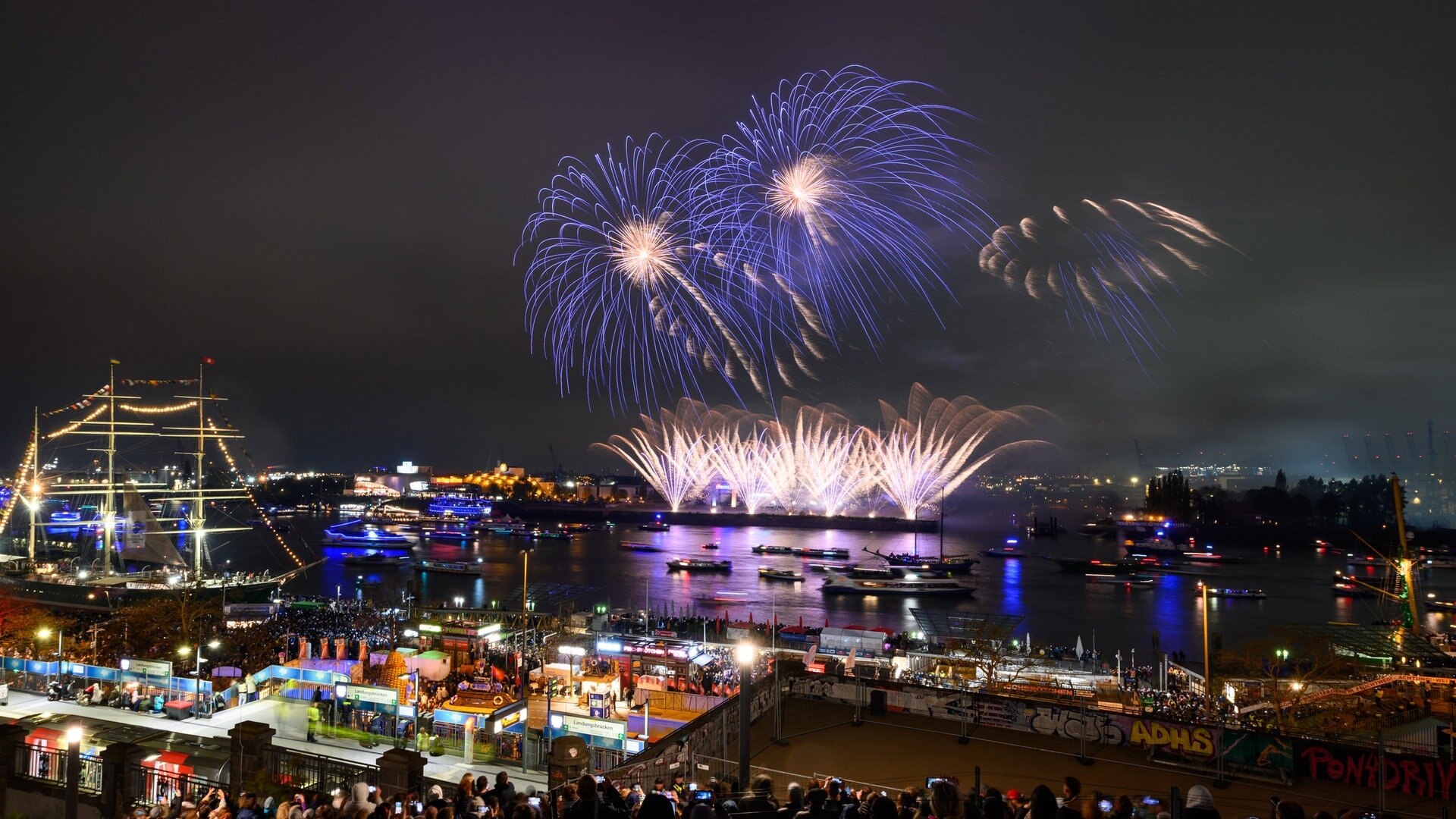 Hamburger Hafengeburtstag 2023: Schlepperballett und Feuerwerk