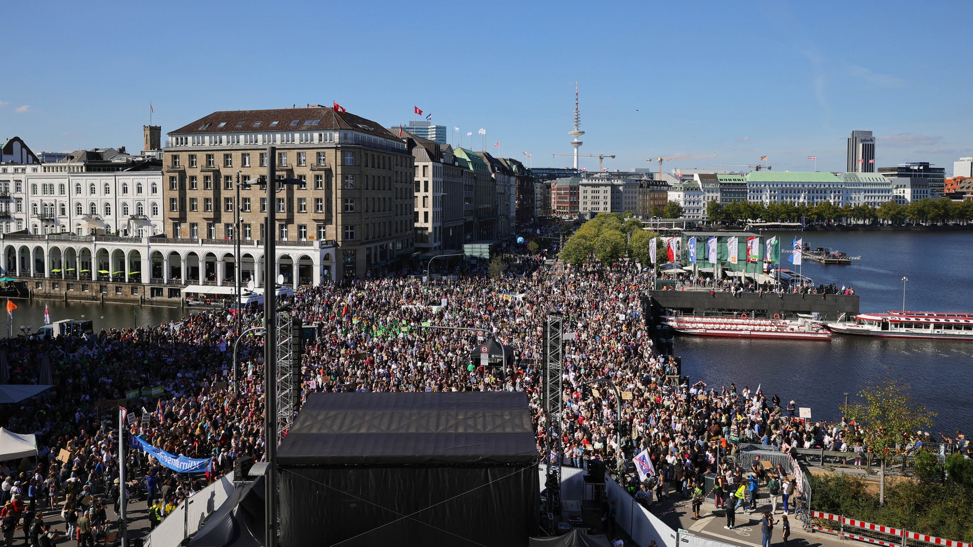 „Fridays for Future“: 15.000 Menschen bei Klimastreik in Hamburg