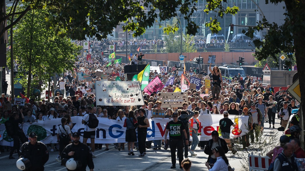 „Fridays for Future“: Rund 3.000 Menschen beim Klimastreik