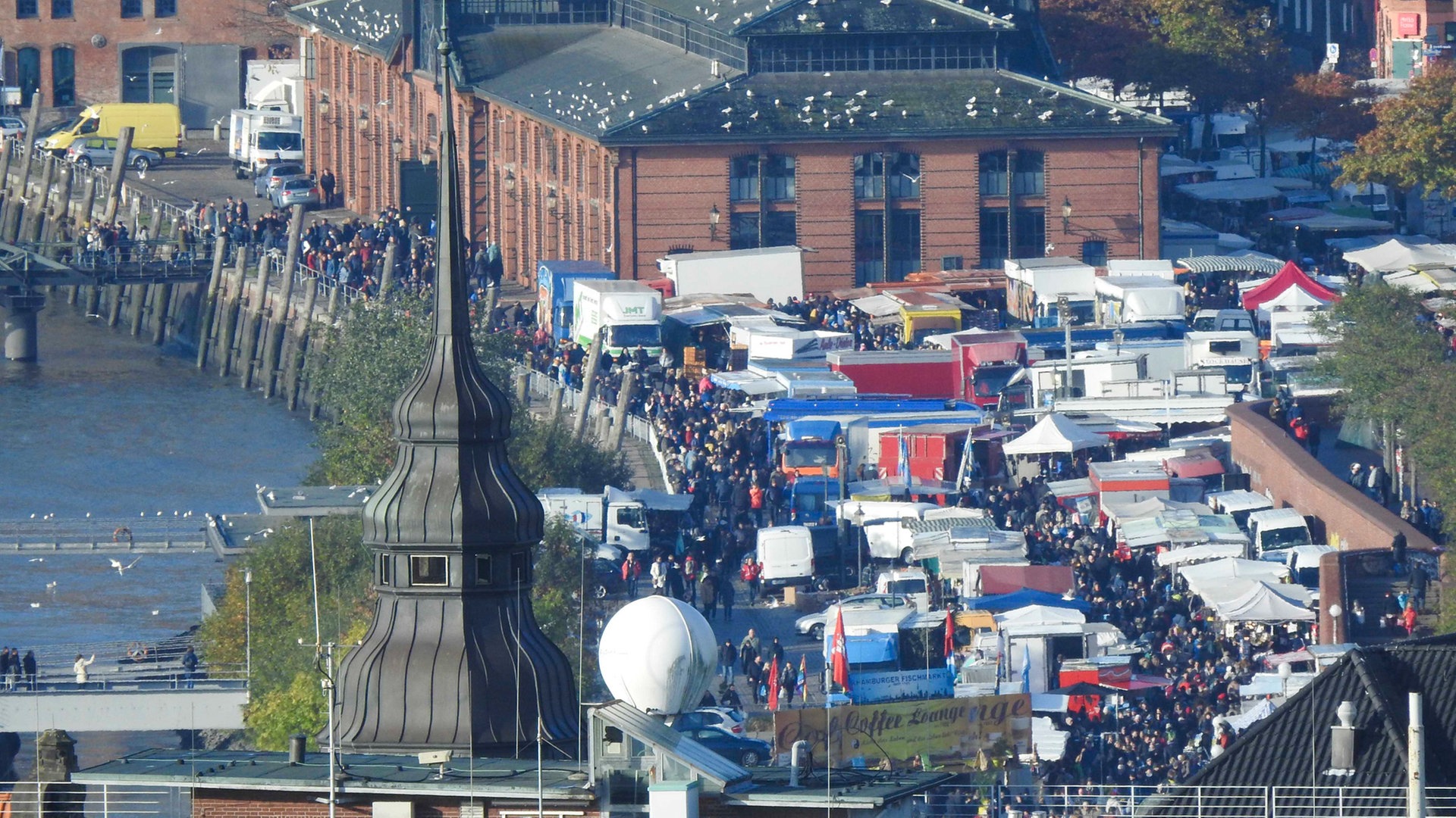 Hamburger Fischmarkt darf wieder in vollem Umfang öffnen