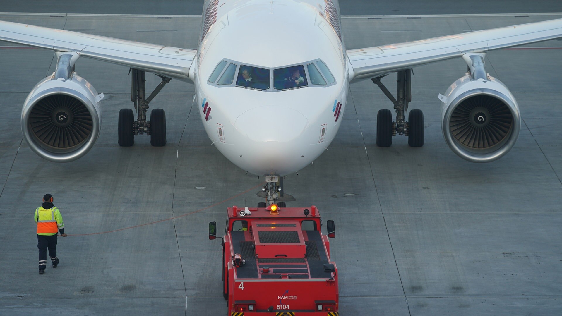 Hamburger Flughafen CO2-neutral? Kritik von Umweltverbänden