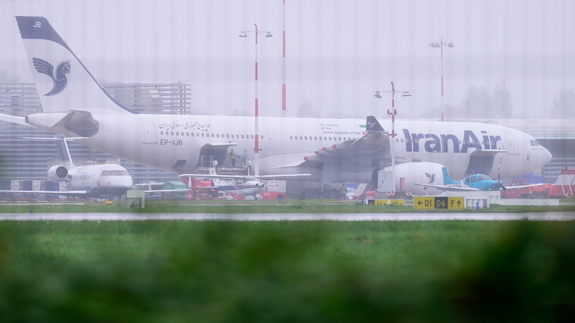 Nach Anschlagdrohung: Flugverkehr in Hamburg wieder aufgenommen