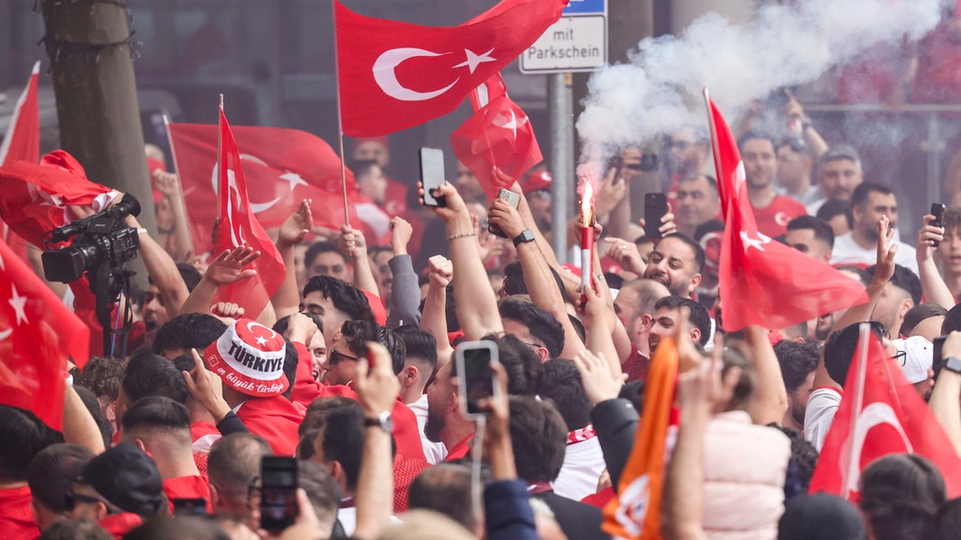 Türkei-Tschechien: Tausende zu Fanmärschen in Hamburg erwartet