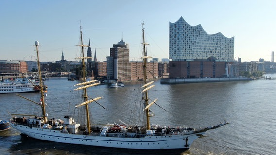 Die "Gorch Fock" im Hamburger Hafen. © NVL Group 