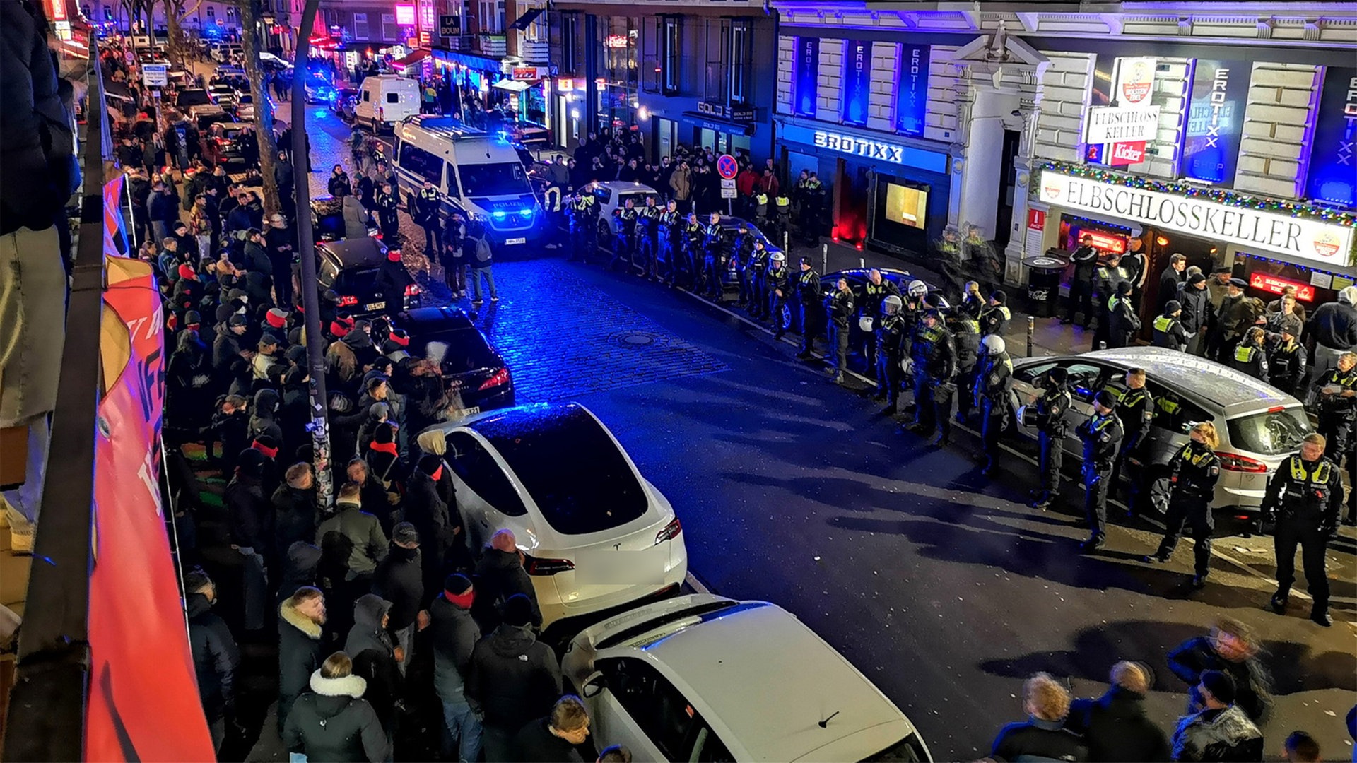 Protest gegen Burschenschaftler: Polizeieinsatz auf dem Kiez